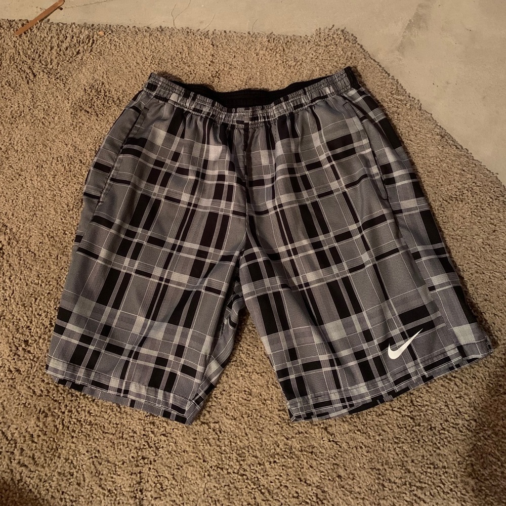 ⭐️3 for $20! Men’s Nike Dri-fit plaid athletic shorts